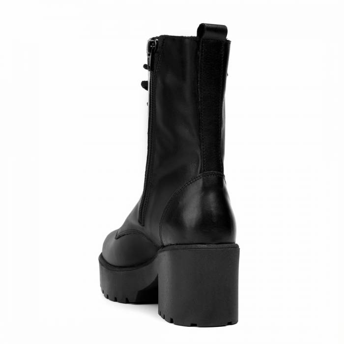 Amphibian P033 Black leather amphibian with zip and high smooth