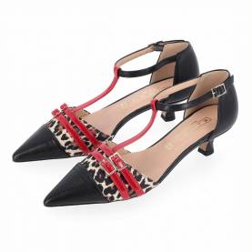 Scarpa con tacco 894M082