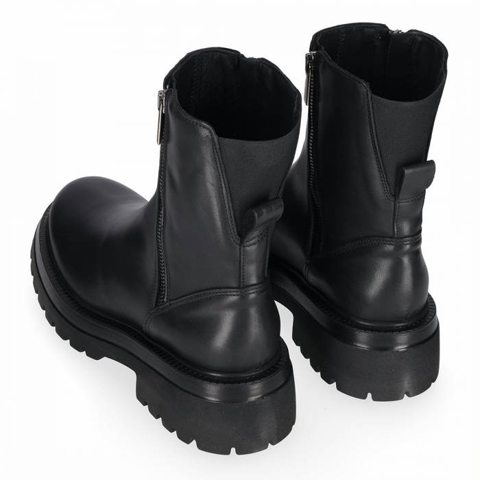 Stivaletto Mom